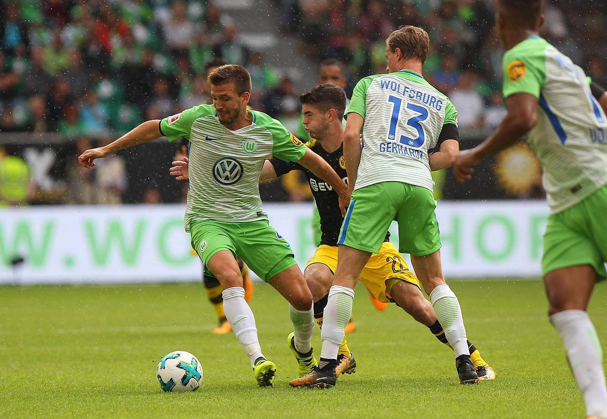 包含沃尔夫斯堡继续保持不败纪录，战平弗赖堡取得关键一分的词条