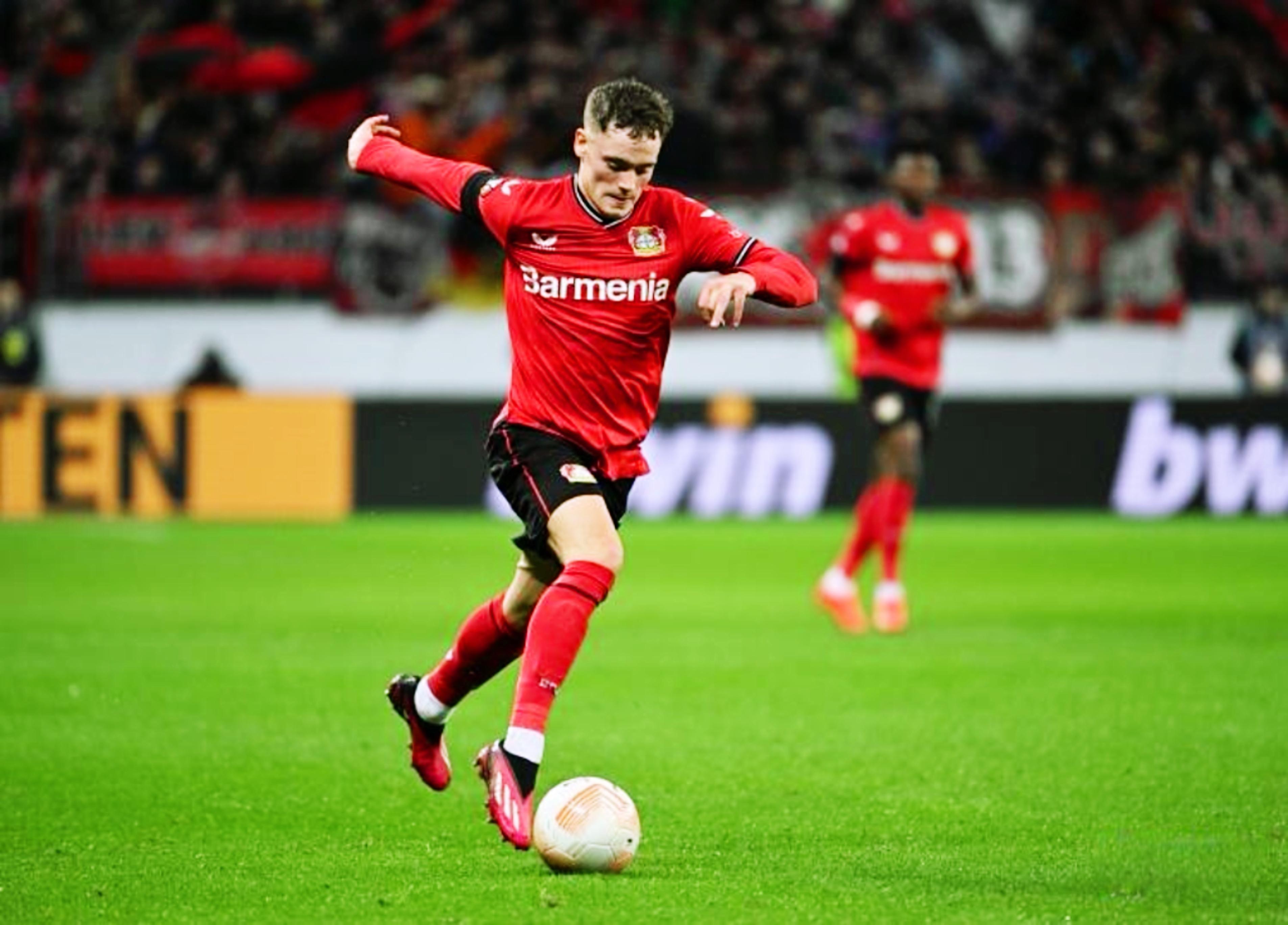 包含沃尔夫斯堡继续保持不败纪录，战平弗赖堡取得关键一分的词条