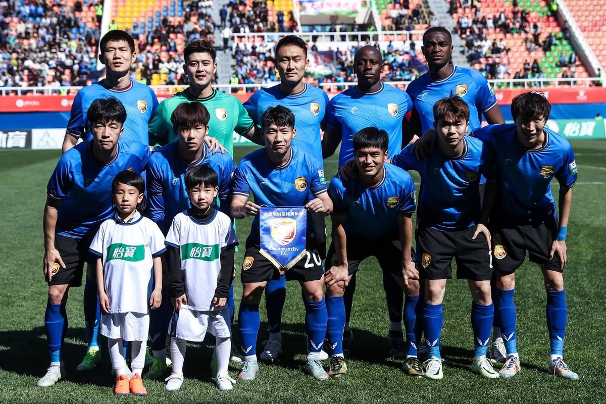 包含球队新援表现抢眼，成为全队生力军的词条