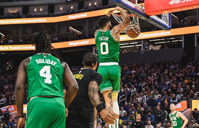 巨人队遭逢绝杀,季后赛形势稍显严肃 巨人队遭逢绝杀,季后赛形势稍显严肃