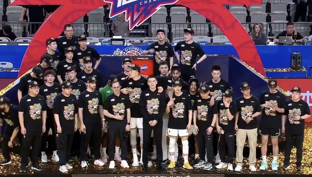 精彩对决！两队争夺胜利