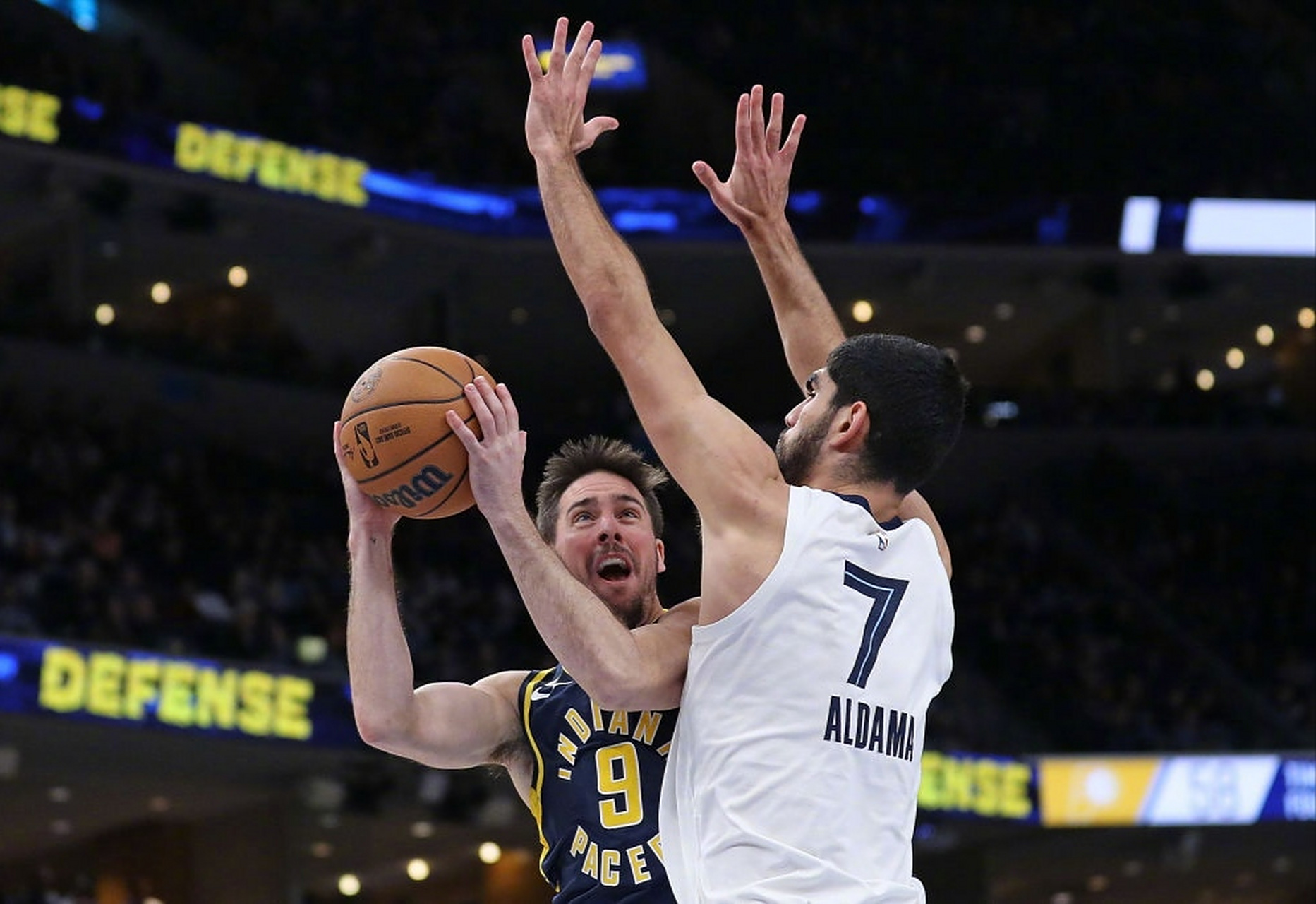 开云体育竞技-步行者遭灰熊逆袭，连败不止